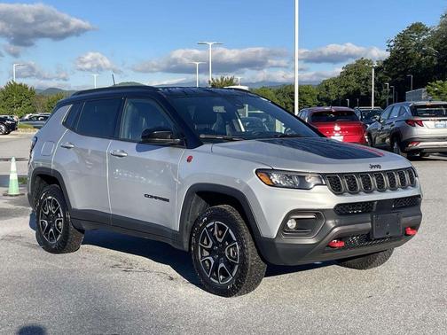 Silver Zynith 2024 Jeep Compass Trailhawk