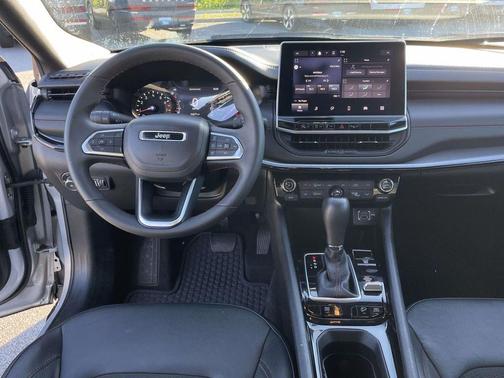 Silver Zynith 2024 Jeep Compass Trailhawk