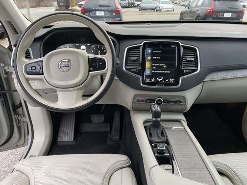 2022 Volvo XC90 T6 Inscription 7 Passenger