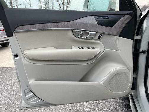 2022 Volvo XC90 T6 Inscription 7 Passenger