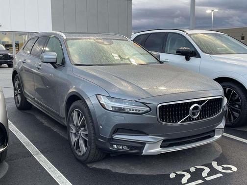 2019 Volvo V90 Cross Country T6