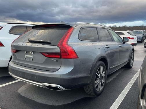 2019 Volvo V90 Cross Country T6