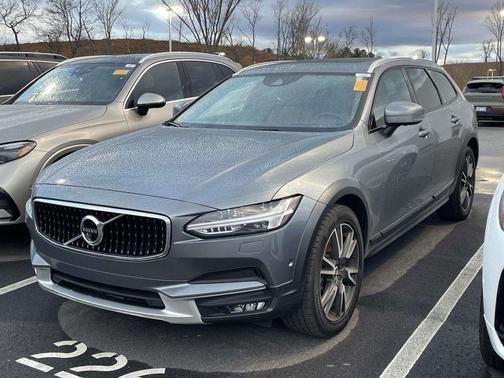 2019 Volvo V90 Cross Country T6