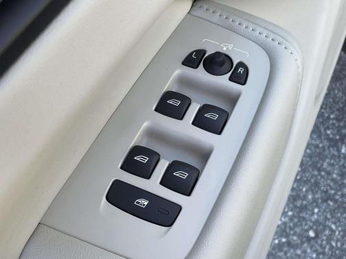 2023 Volvo XC60 B5 Core