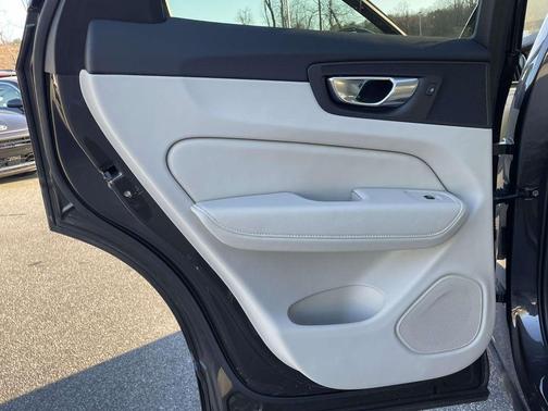 2023 Volvo XC60 B5 Core