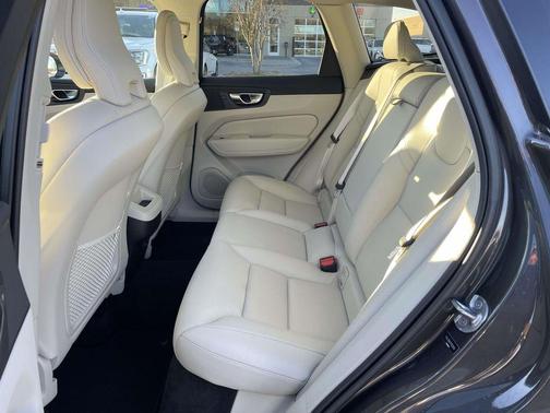 2023 Volvo XC60 B5 Core