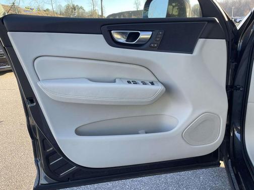 2023 Volvo XC60 B5 Core