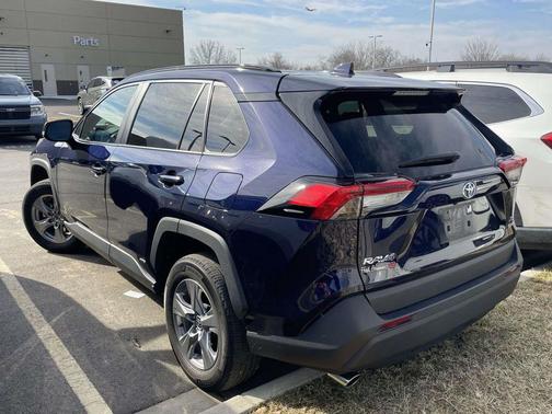 2022 Toyota RAV4 Hybrid XLE