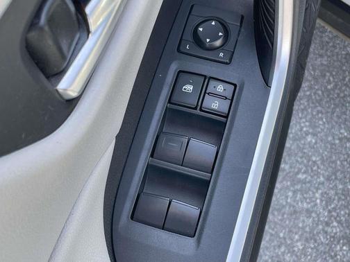 Super White 2019 Toyota RAV4 Hybrid XLE