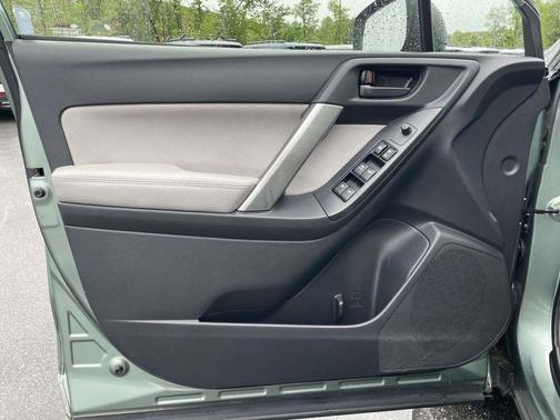 Jasmine Green Metallic 2016 Subaru Forester 2.5i