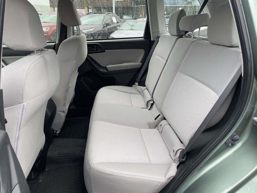 Jasmine Green Metallic 2016 Subaru Forester 2.5i