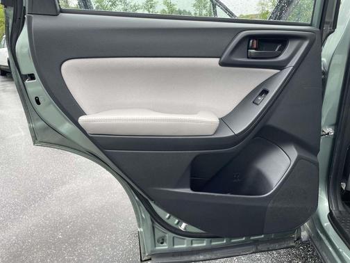 Jasmine Green Metallic 2016 Subaru Forester 2.5i