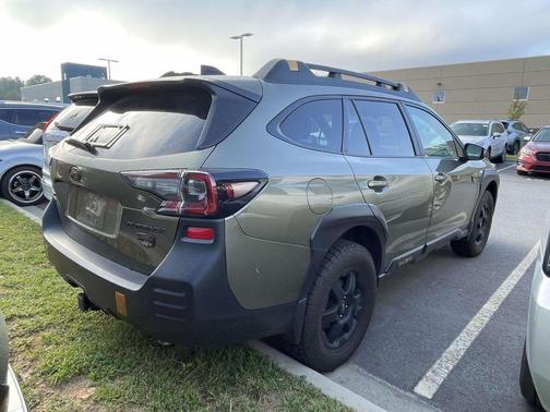 Autumn Green Metallic 2025 Subaru Outback Wilderness