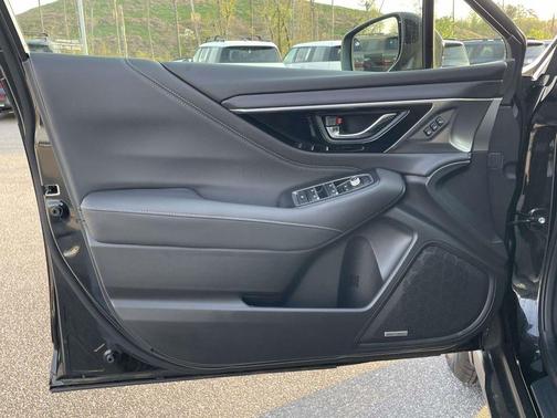 Crystal Black Silica 2025 Subaru Outback Limited