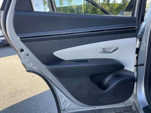 Shimmering Silver 2024 Hyundai TUCSON Hybrid Blue