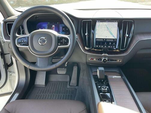 Crystal White Metallic 2023 Volvo XC60 B5 Plus Bright Theme