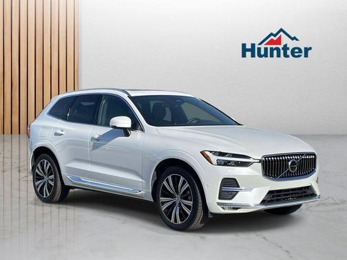 Crystal White Metallic 2023 Volvo XC60 B5 Plus Bright Theme