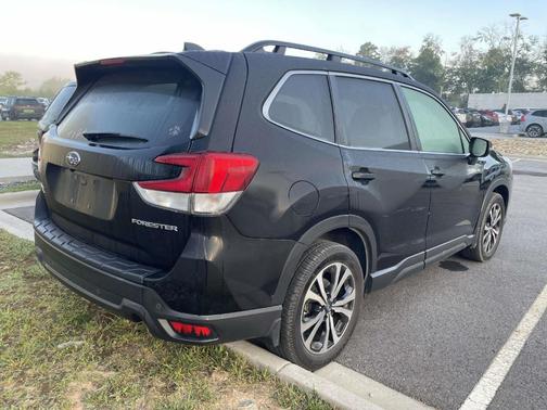 Crystal Black Silica 2022 Subaru Forester Limited