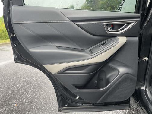Crystal Black Silica 2022 Subaru Forester Limited