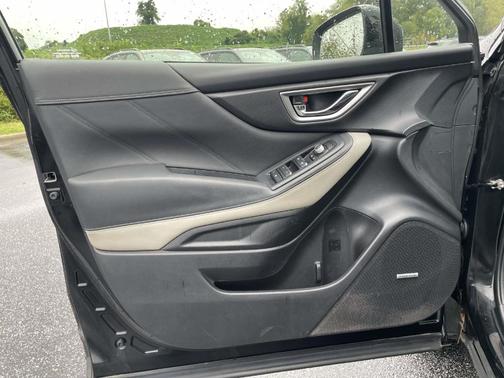 Crystal Black Silica 2022 Subaru Forester Limited