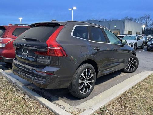 2023 Volvo XC60 B5 Plus Dark Theme