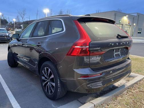2023 Volvo XC60 B5 Plus Dark Theme