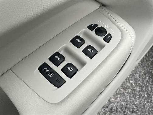 2025 Volvo XC60 Plug-In Hybrid T8 Plus