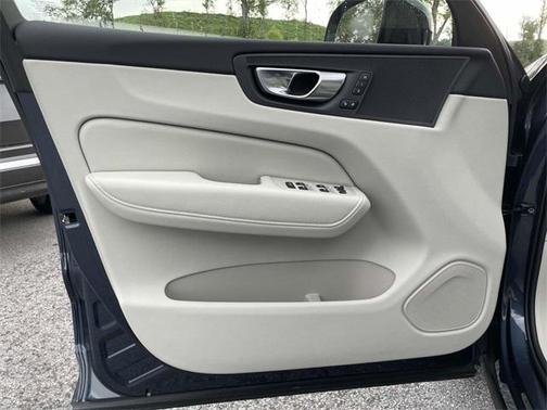 2025 Volvo XC60 Plug-In Hybrid T8 Plus