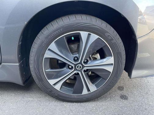 Gun Metallic 2022 Nissan Leaf SV PLUS