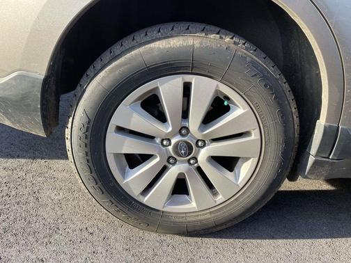 Tungsten Metallic 2017 Subaru Outback 2.5i Premium