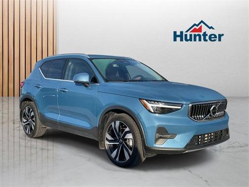 2023 Volvo XC40 B5 Ultimate Bright Theme
