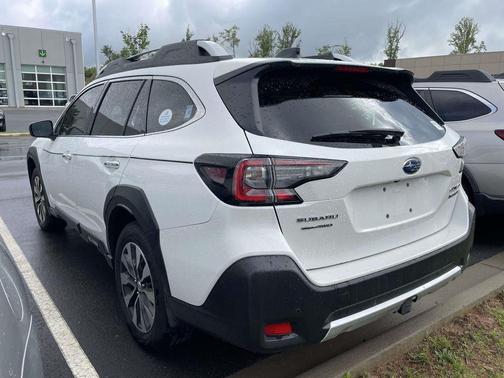 Crystal White Pearl 2025 Subaru Outback Touring XT