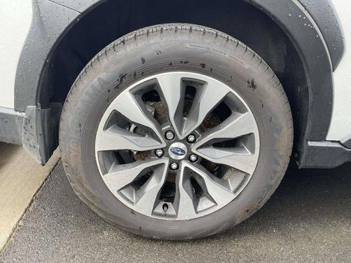 Crystal White Pearl 2025 Subaru Outback Touring XT
