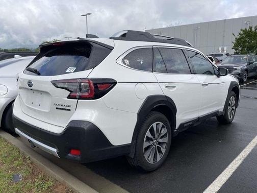 Crystal White Pearl 2025 Subaru Outback Touring XT