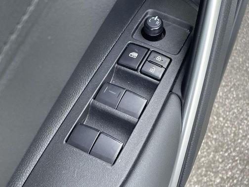 2024 Toyota Corolla Cross Hybrid SE