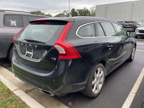 Onyx Black Metallic 2017 Volvo V60 T5 Platinum