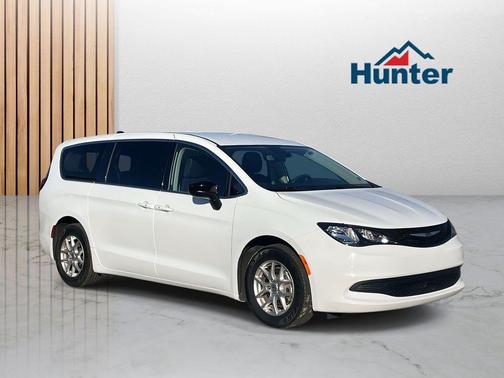2024 Chrysler Voyager LX