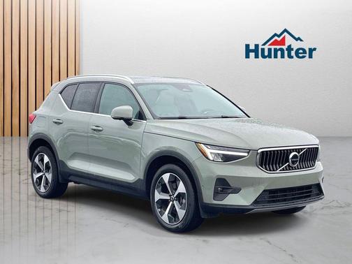 Sage Green Metallic 2023 Volvo XC40 B5 Plus Bright Theme