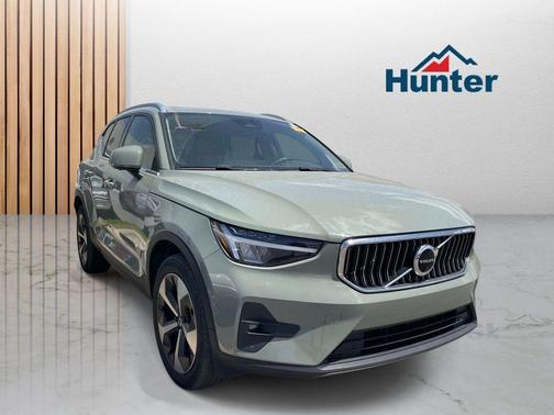 Sage Green Metallic 2023 Volvo XC40 B5 Plus Bright Theme