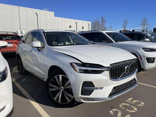 2023 Volvo XC60 B5 Plus Bright Theme