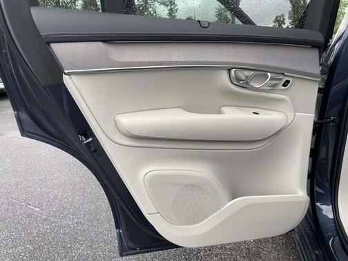 Denim Blue Metallic 2026 Volvo XC90 B6 Ultra 7-Seater