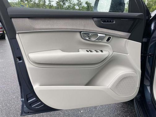 Denim Blue Metallic 2026 Volvo XC90 B6 Ultra 7-Seater