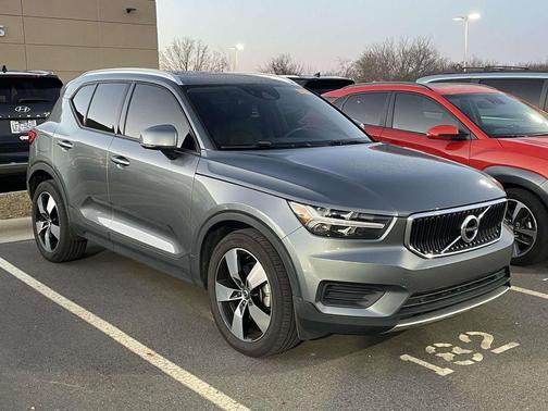 2019 Volvo XC40 T5 Momentum