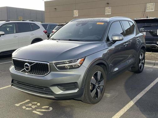 2019 Volvo XC40 T5 Momentum