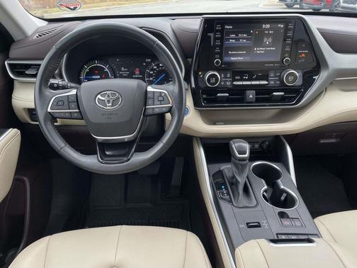 2020 Toyota Highlander Hybrid XLE