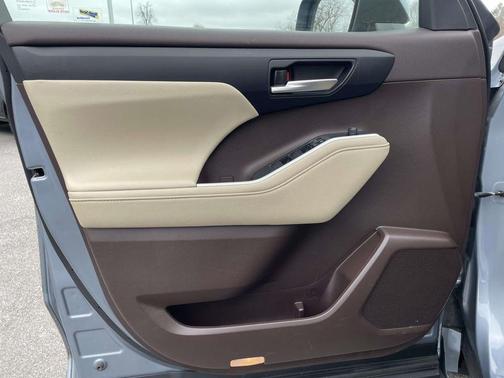 2020 Toyota Highlander Hybrid XLE