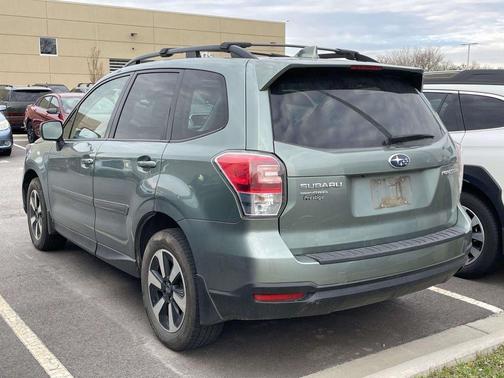 Jasmine Green Metallic 2018 Subaru Forester 2.5i Premium