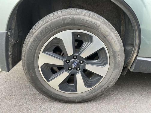 Jasmine Green Metallic 2018 Subaru Forester 2.5i Premium