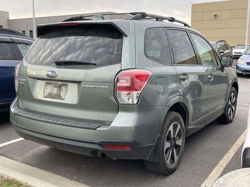 Jasmine Green Metallic 2018 Subaru Forester 2.5i Premium
