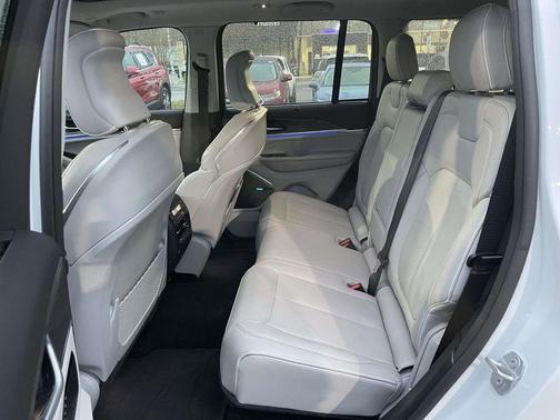 2022 Jeep Grand Cherokee 4xe Overland